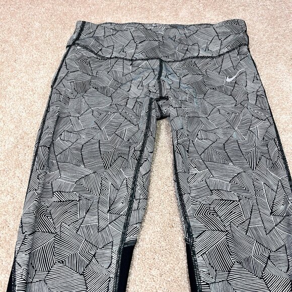Nike Dri-Fit Leggings Black White Cropped Drawstring Zip Pocket Women’s Medium - Picture 6 of 12